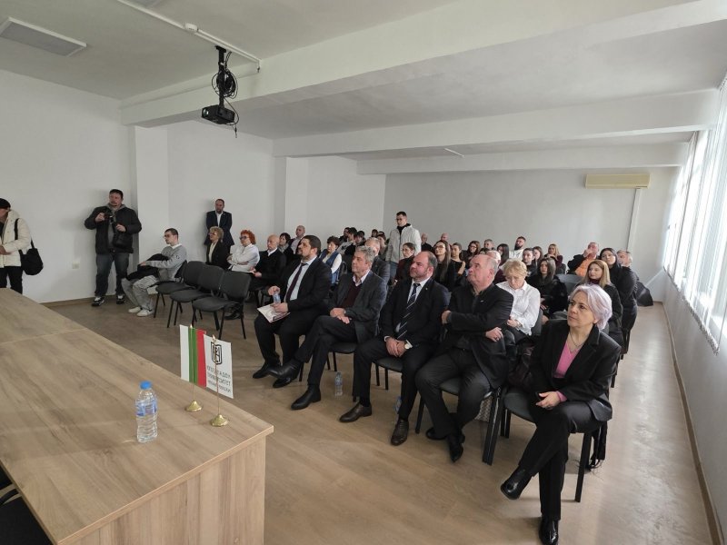 Представяне на филма "Труд и солидарност" в Югозападен университет "Неофит Рилски" - гр. Благоевград 451